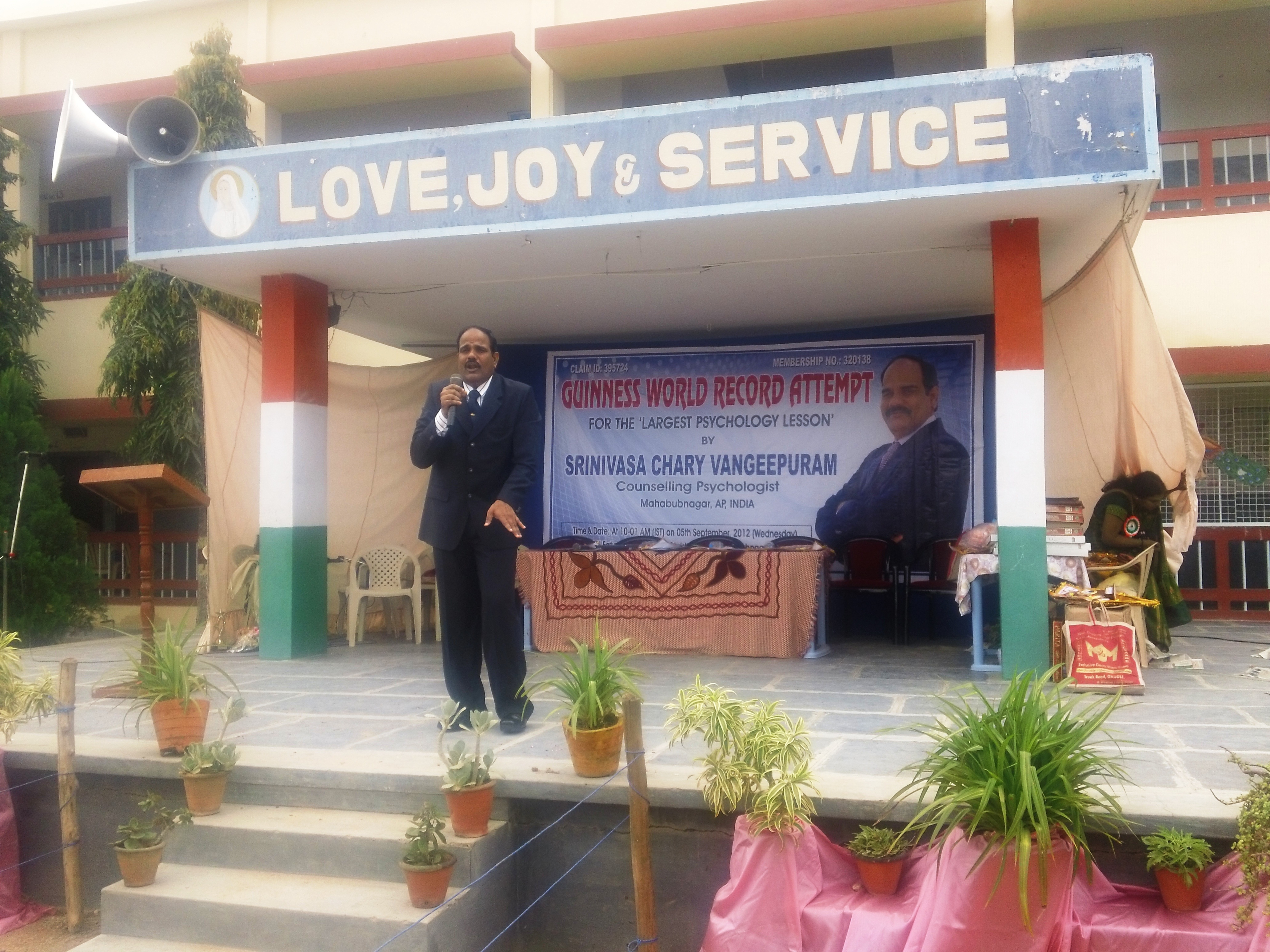 Guiness record, world record, Guinness Record in Psychology, Largest Psychology Lesson, palamoor, mahboob nagar, srinivasa chari